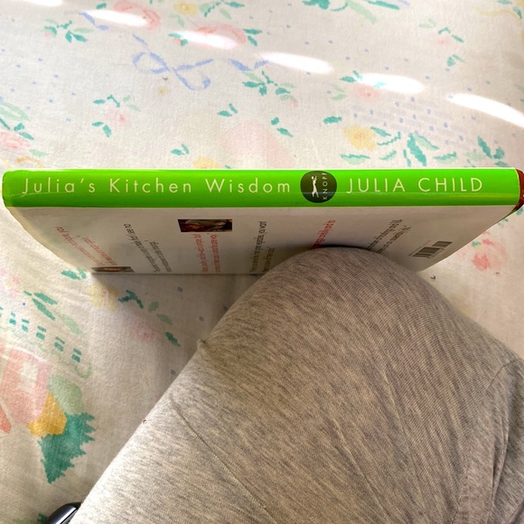 JULIA’S KITCHEN WISDOM Essential Techniques & Recipes JULIA CHILD HB GUC - Picture 2 of 7